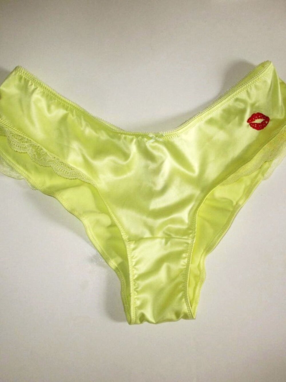 Victoria's Secret Tease Satin Kiss High Leg Cheeky Panty SIZE M Lemonade
